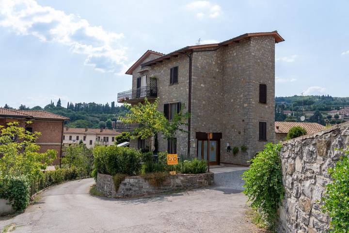 B&b per 4 persone, con giardino e panorama nonché terrazza, adatto a famiglie con bambini in Gaiole in Chianti