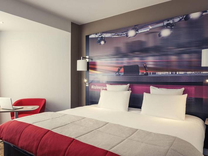 Hôtel pour 4 personnes, avec terrasse et piscine, animaux acceptés