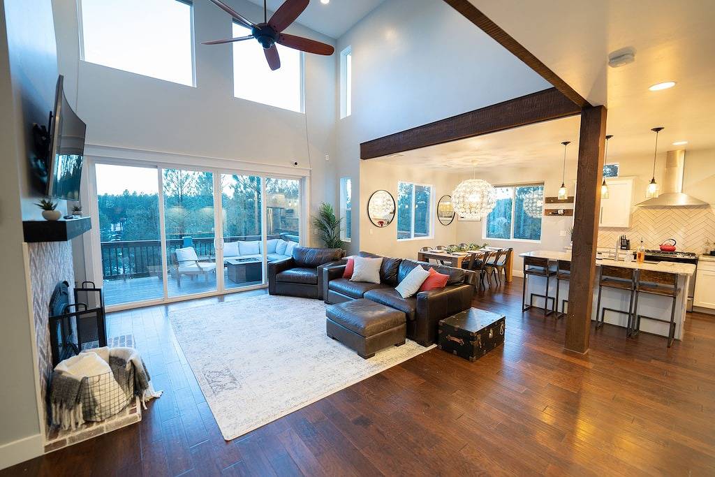 Luxus in den Kiefern - Sternenblick am Feuer + Blick auf endlose Ponderosa-Kiefern in Flagstaff, Coconino Nationalwald