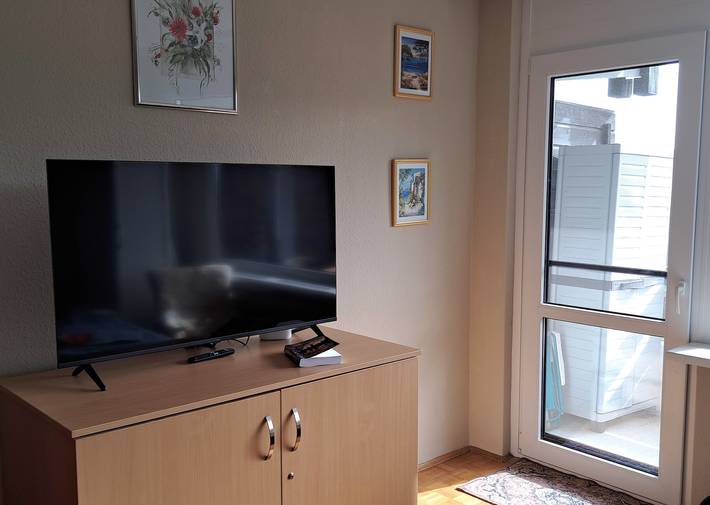 Ganze Wohnung, Apartment „mit Swimmingpool“, Bergblick, Balkon und WLAN in Mittelkärnten