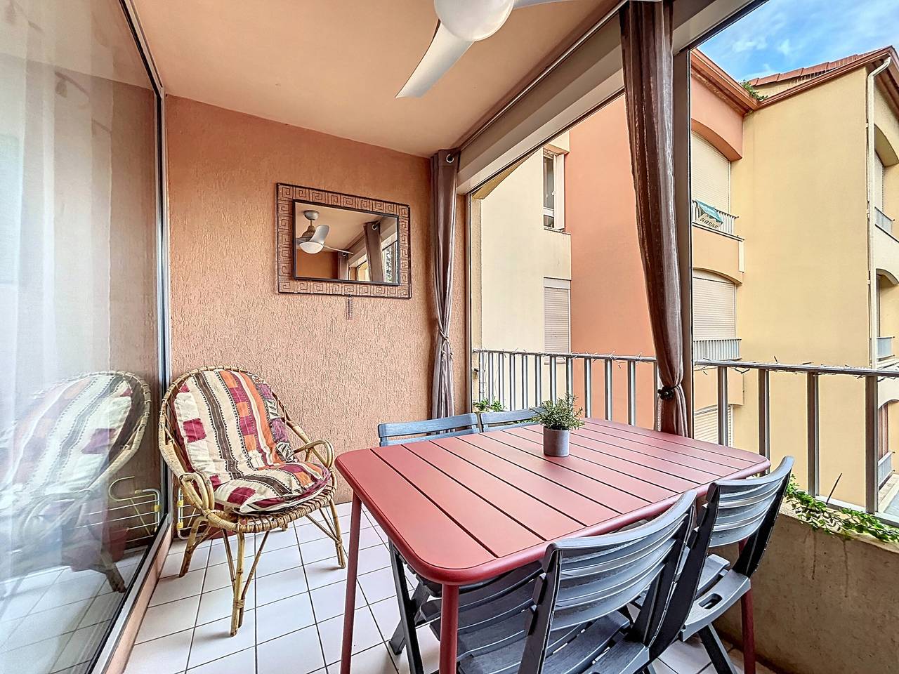 Entire apartment, 2-Bedroom Apartment with Terrace, Parking, Pool in La Côte Vermeille, Argelès-sur-Mer