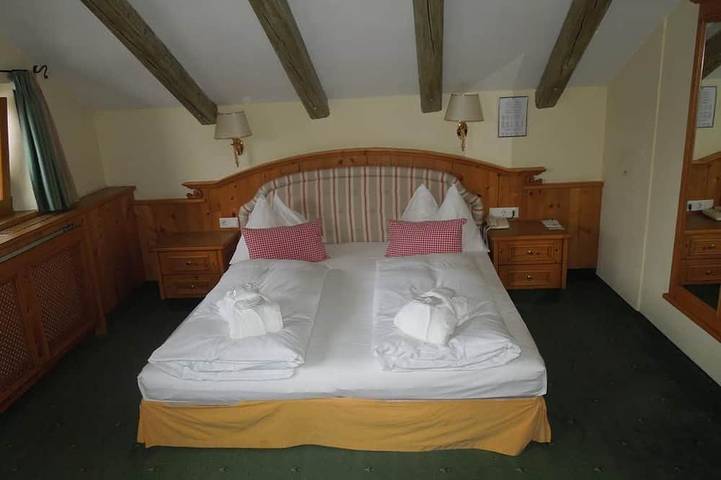 Ferienhaus für 2 Personen, mit Whirlpool und Terrasse sowie Garten und Pool