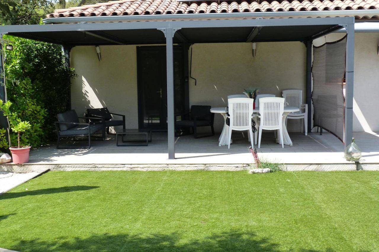 Appartement de vacances entier, Chambre d'hôte, Sdb & accès privé, piscine et jardin partagés in Gémenos, Côte méditerranéenne (France)