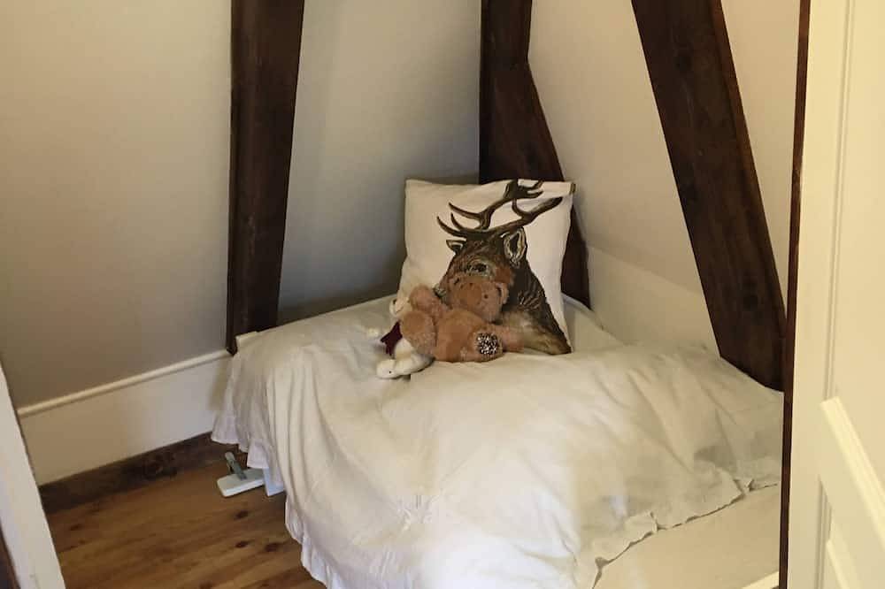 Chalet Lou Griou Breathtaking view in Saint-Jacques-des-Blats, Aurillac region