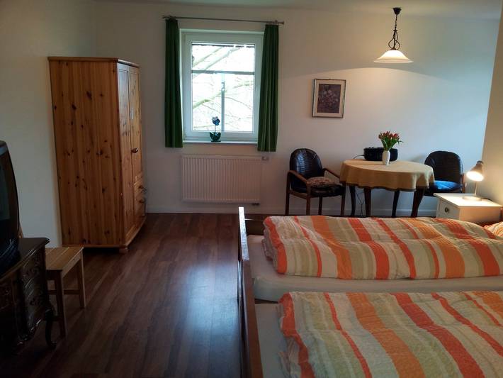 Ferienwohnung für 3 Personen, mit Balkon und Terrasse sowie Garten in Altjellingsdorf