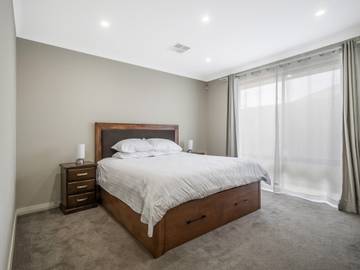 Holiday Rental for 9 People in Perth, Western Australia, Photo 1