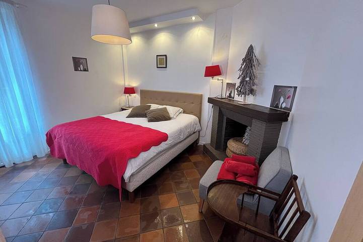 Chez Oscar, maison en pierre en plein cœur de Barbizon in Barbizon, Parc naturel régional du Gâtinais français