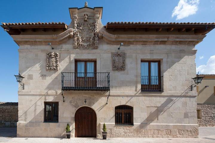 Hotel para 2 personas, con jardín y terraza además de piscina y jacuzzi - 1