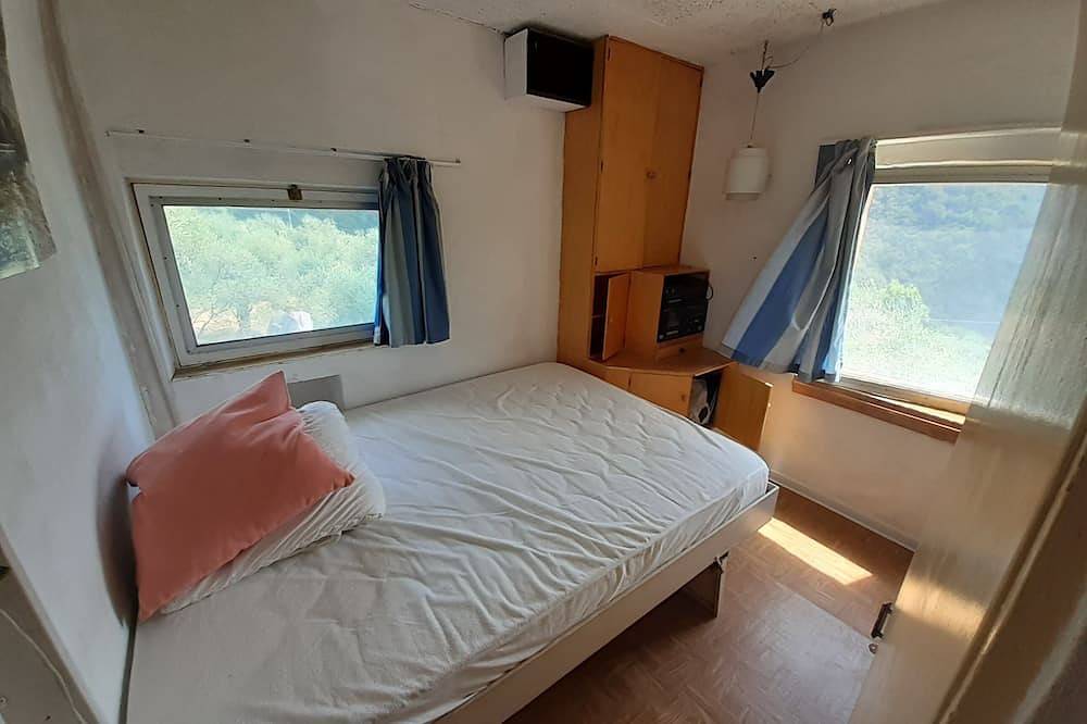 Freistehendes Ferienhaus in einem Olivenhain mit wunderschönem Meerblick in Dolceacqua, Ligurische Alpen