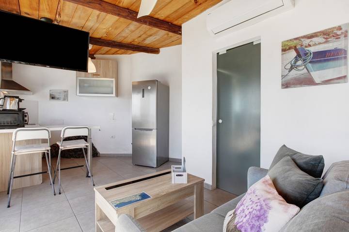 Apartamento entero, Casa de vacaciones 'La Terraza Del Mar' con vistas al mar, terraza y Wi-Fi in Costanera, Costa este de Tenerife