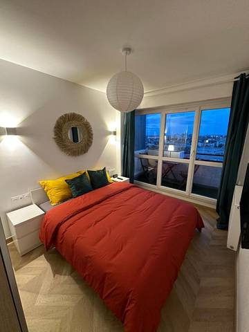 Gîte pour 14 personnes, avec balcon et vue à Pantin