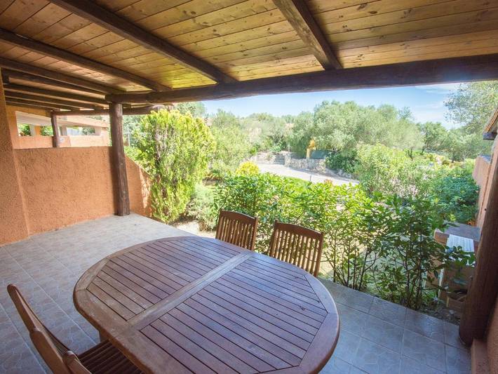 Location de vacances pour 4 personnes, avec Terrasse ainsi que Jardin et Vue à Porto Pollo - 2