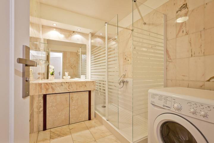 Gîte pour 8 personnes, avec balcon dans Casino De Brides Les Bains - 4