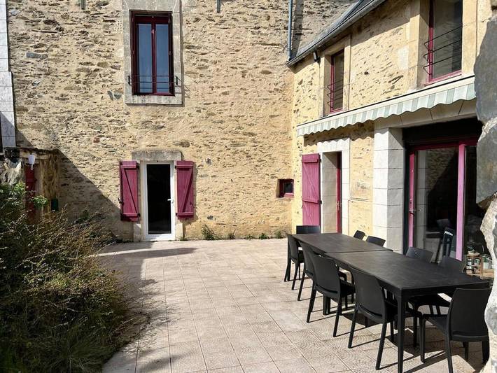 Location de vacances pour 10 personnes dans Parennes