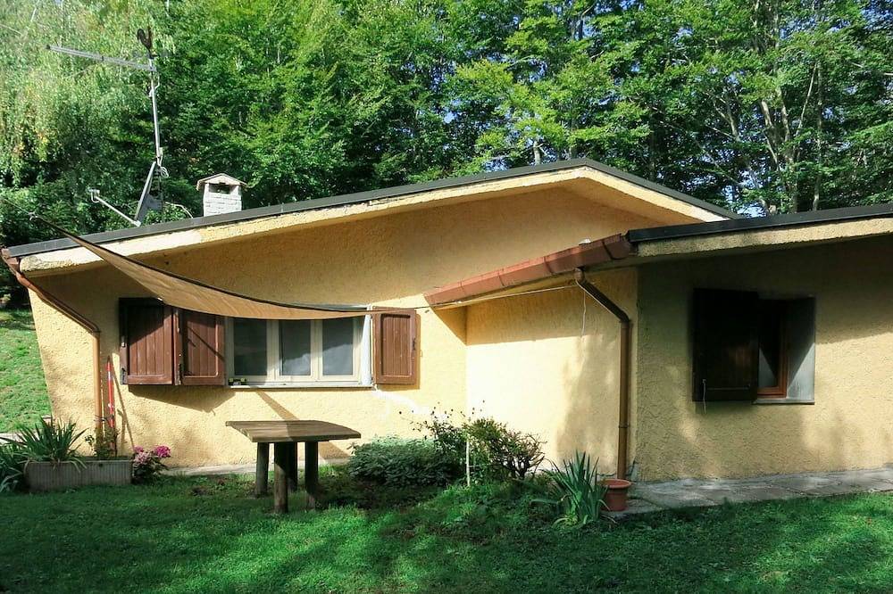 Schönes alleinstehendes Ferienhaus mit  W-Lan, Tv, Innenhof, Haustiere erlaubt und Parkplatz in San Romano in Garfagnana, Garfagnana