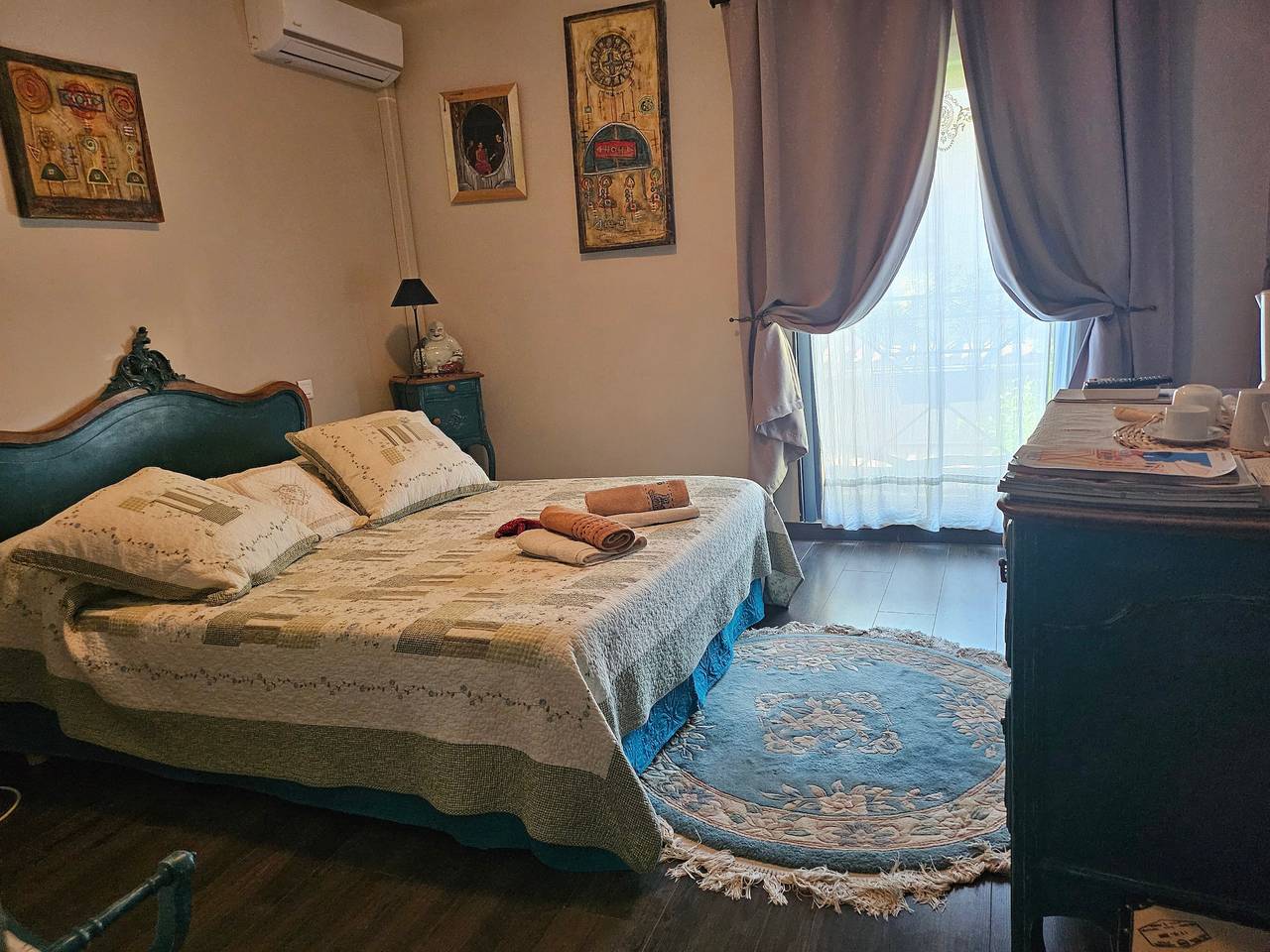 Chambre d’hôtes « Chambre Little Boudha » avec terrasse partagée, Wi-Fi et climatisation in Bernis, Côte méditerranéenne (France)