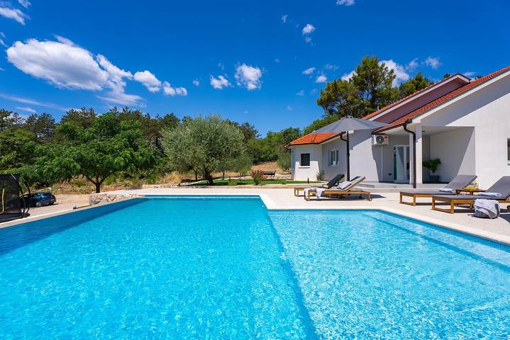 Villa Green Escape: Ihr ruhiger Rückzugsort für die ganze Familie in Imotski, Makarska Riviera