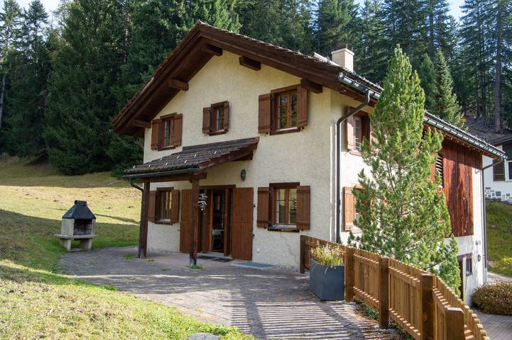 Chalet für 9 Personen, mit Terrasse und Garten in der Lenzerheide