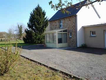 Location de vacances pour 3 personnes, avec jardin et vue, animaux acceptés à Montviron