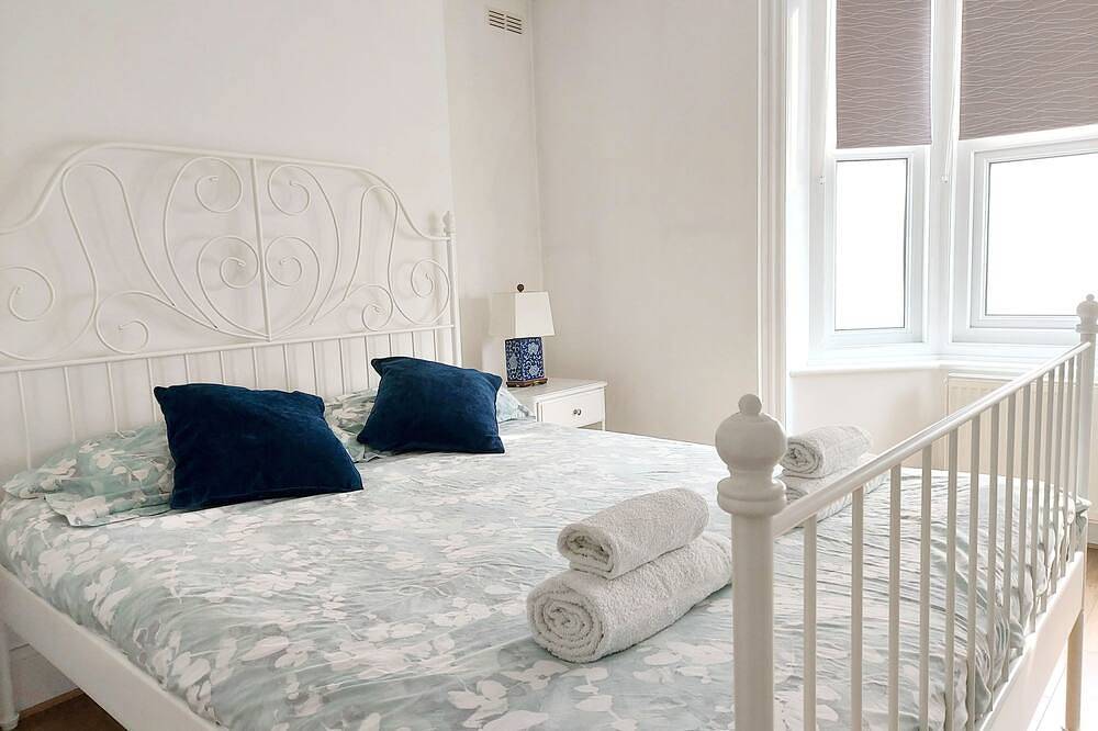 Entire apartment, Cosy, king apartment + Free parking in Kent