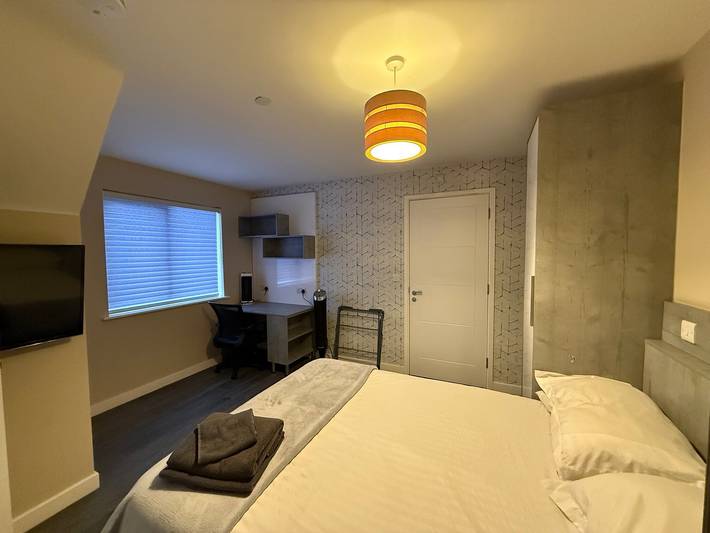 Entire apartment, Modern Egham Apartment for Six in Thorpe Park, Surrey
