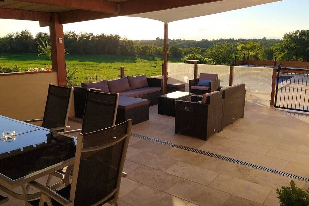 Villa privative 115 m2 au calme avec vue et piscine privée chauffée in Labastide-Marnhac, Quercy