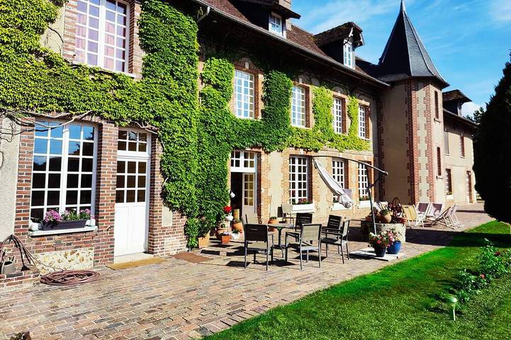 Location de vacances pour 14 personnes, avec Jacuzzi ainsi que Terrasse et Jardin à Conches-en-Ouche