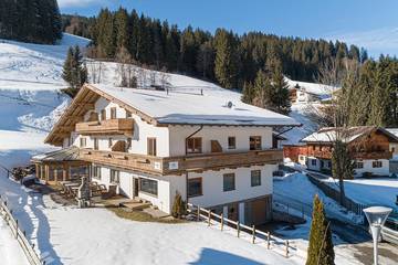 Ferienhaus für 24 Personen, mit Terrasse und Sauna sowie Garten, mit Haustier in Kelchsau