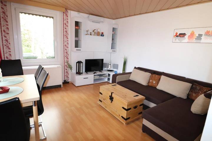 Ferienhaus für 7 Personen, mit Balkon und Terrasse sowie Garten und Seeblick