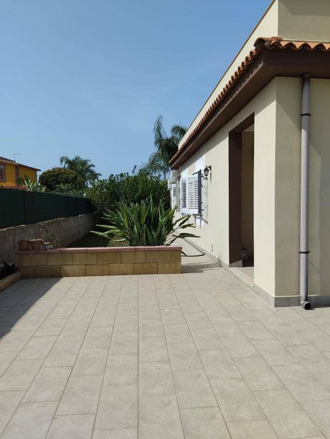 Ferienhaus für 4 Personen, mit Terrasse und Garten in Fanusa