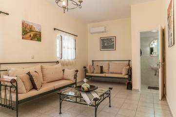 Vacation Rental for 4 Guests in Mani Peninsula, Picture 3
