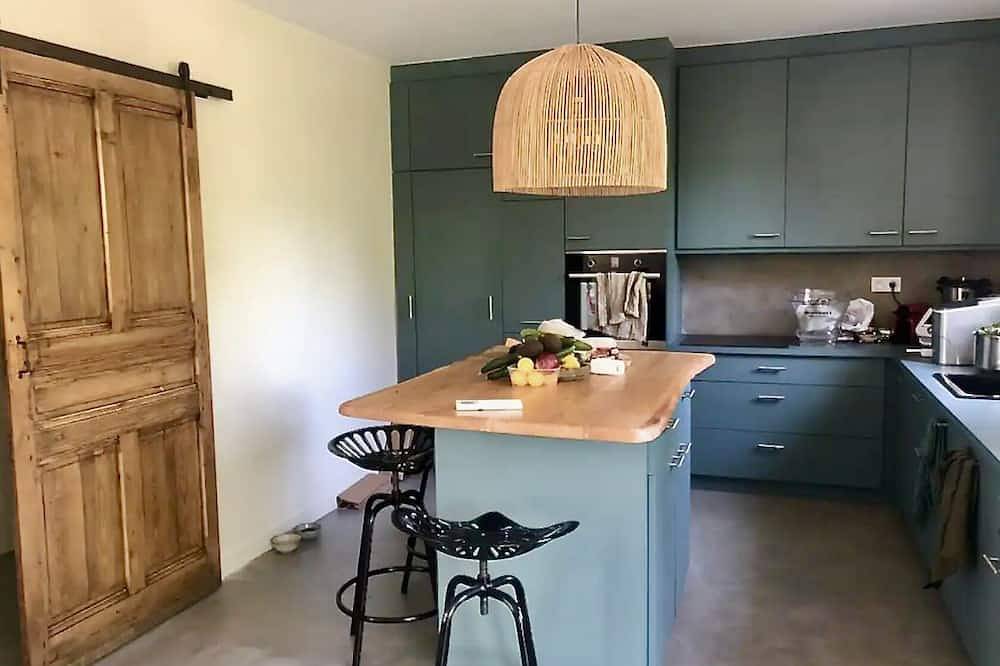 Charmant Mas Rénovée, Avec Piscine et Jardin in Venasque, Parc naturel régional du Mont-Ventoux