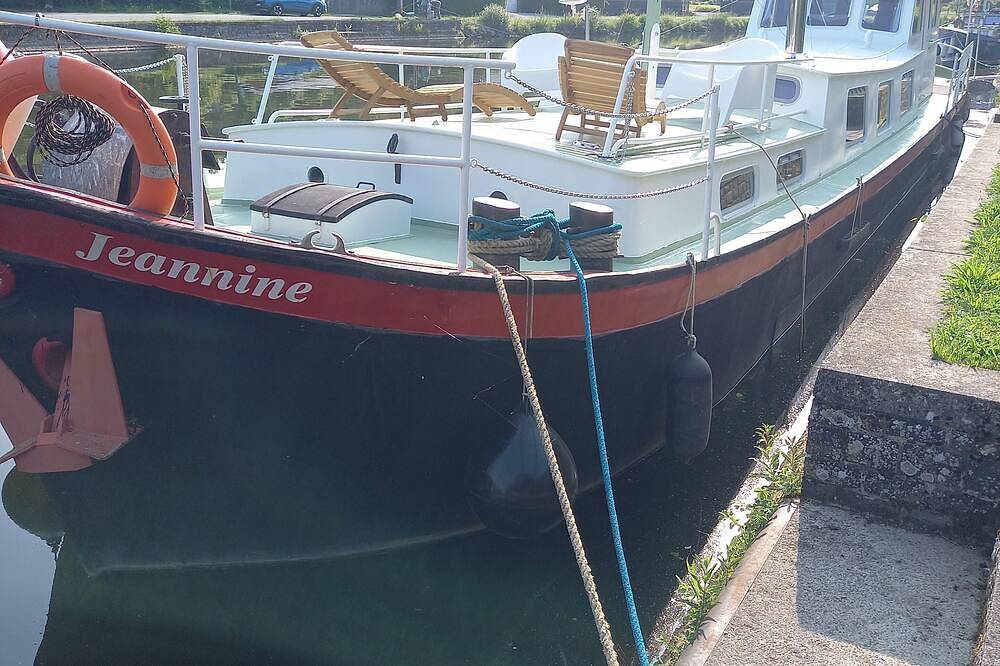 Barge Jeannine in Lobbes, Hennegau