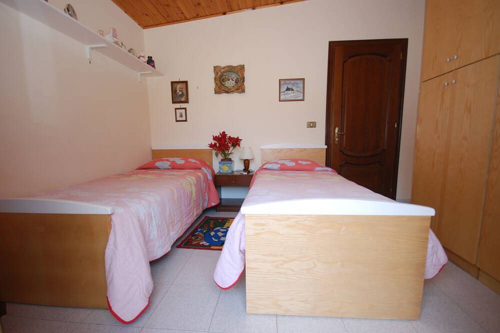 Villa für Familien, die Natur und Ruhe mit Wi-Fi ausgestattet lieben in Gaggi, Messina Provinz