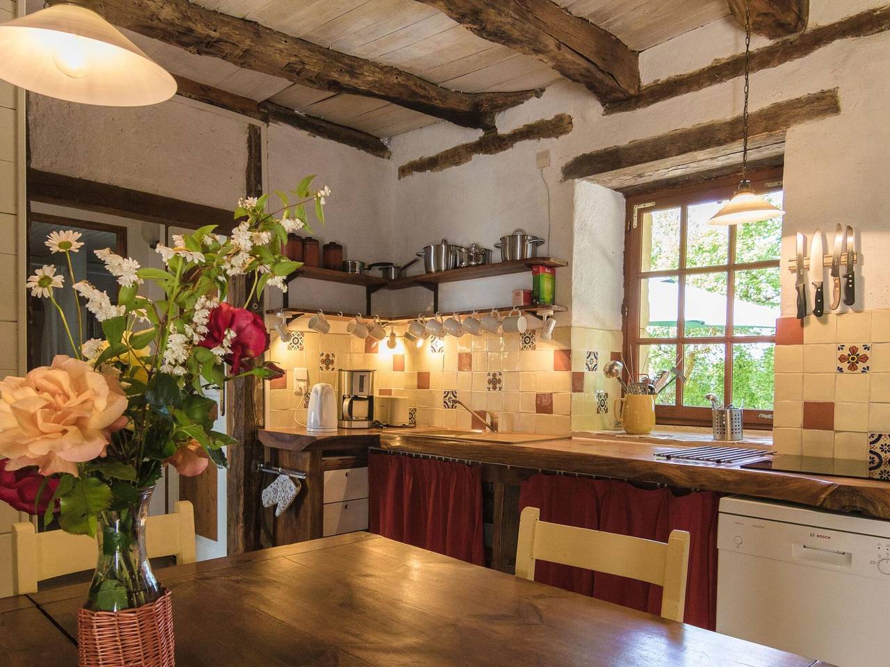 Farmhouse with private pool, large garden and playground in Thenon, Périgord Noir