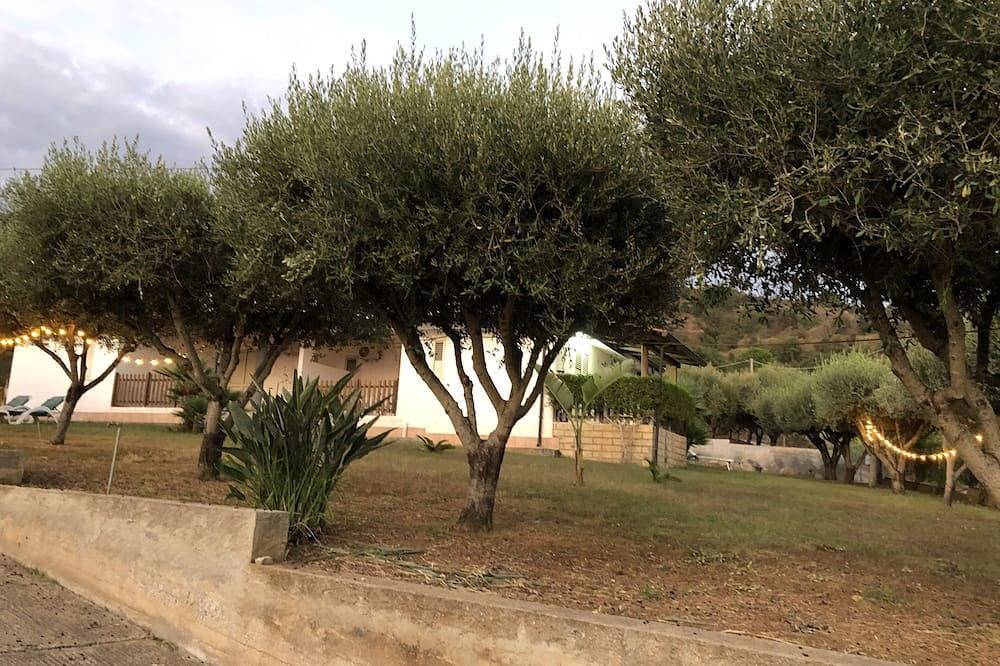 Entire apartment, 1 Bedroom Condo in Capo Vaticano in Faro Capo Vaticano, Vibo Valentia Province