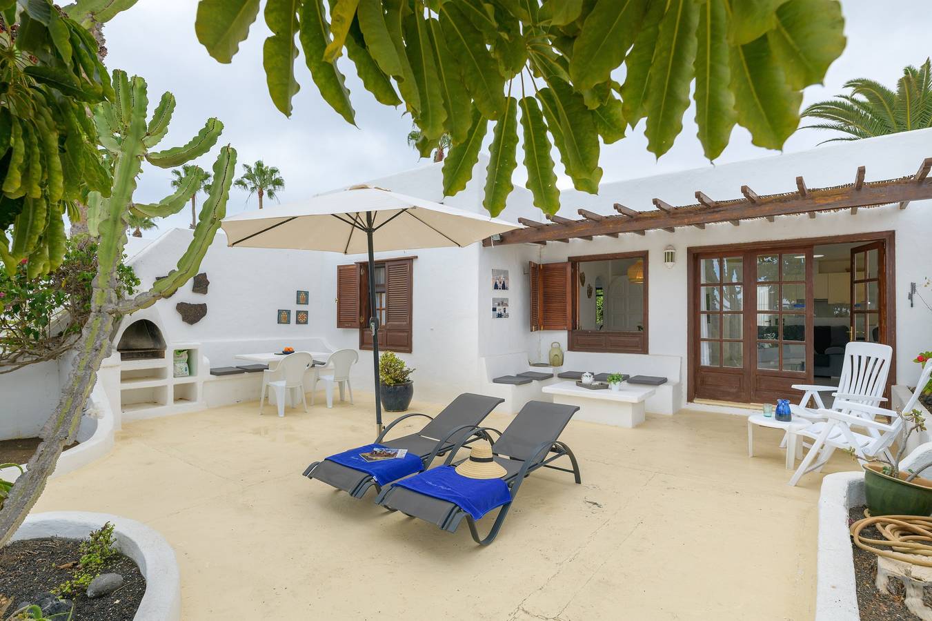 Apartamento entero, Apartamento vacacional Puerto Chico C junto a la playa con piscina compartida y Wi-Fi in Playa Blanca, Yaiza