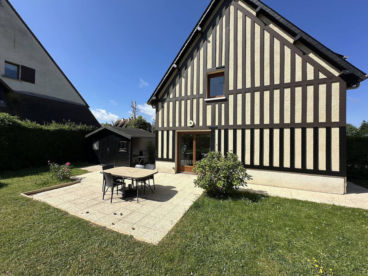 Appartement entier, Charmant cottage familial près de la thalasso, jardin privatif, parking, Wi-Fi, 6 pers. in Cabourg, Région de Caen