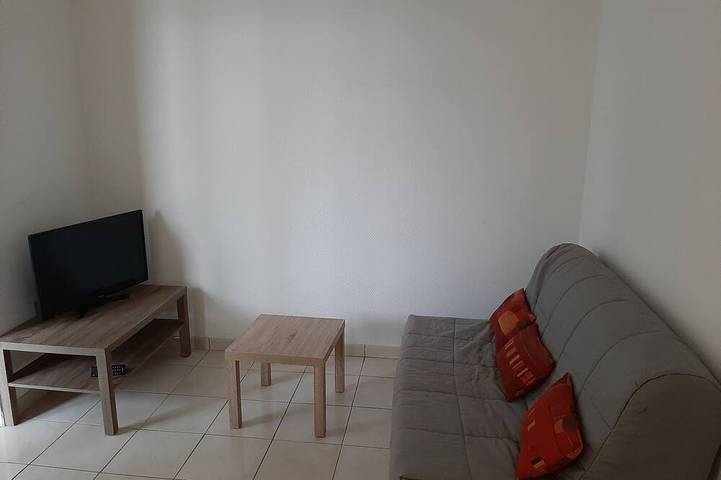 Haus mit 1 Schlafzimmer, 1 Veranda und eine Garage in der Nähe der Rennstrecke 24 Stunden in Le Mans, Sarthe