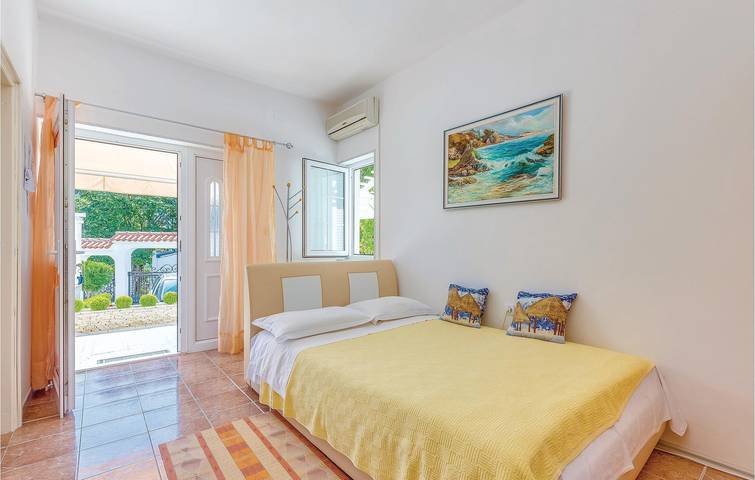 Ganze Ferienwohnung, Gemütlich, 1 km vom Strand entfernt: WLAN, Klimaanlage, Terrasse und Parkplatz inklusive! in Plaža Bribirska obala, Novi Vinodolski