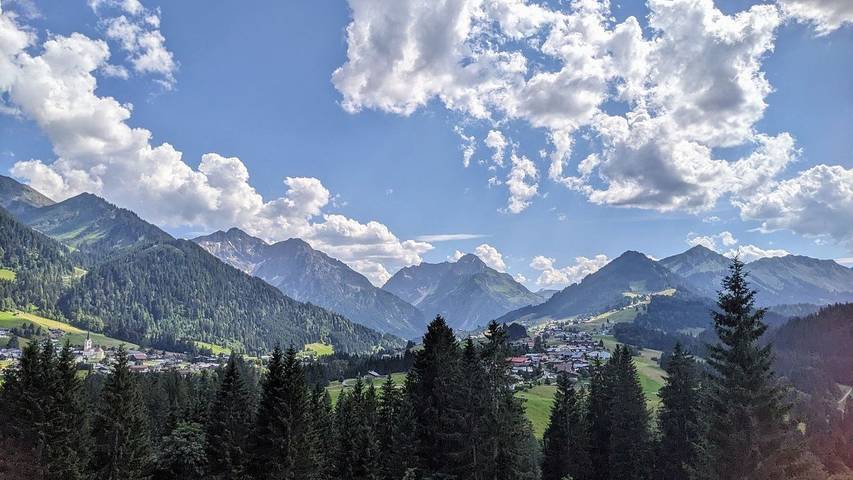 Ferienwohnung für 2 Personen, mit Balkon und Ausblick in Riezlern