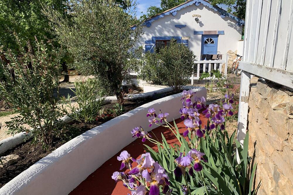 1 ou 3 petites résidences locatives sud Ardèche  de 2/18 personnes avec piscine in Saint-Montan, Privas (arrondissement)