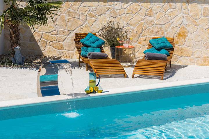 Villa pour 10 personnes, avec Balcon et Balcon/Terrasse ainsi que Terrasse et Piscine à Šibenik
