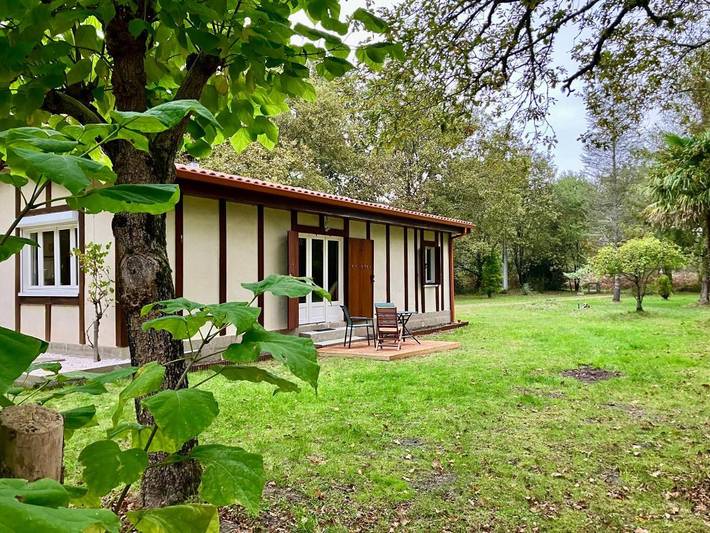 Gîte pour 4 personnes, avec vue et jardin à Uza