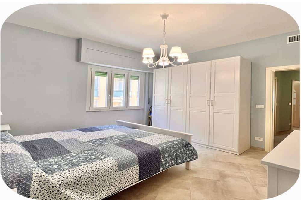 Entire apartment, Fabulous 2-bedroom apartment with Ac and heating in Varigotti, Italy in Varigotti, Finale Ligure Municipality