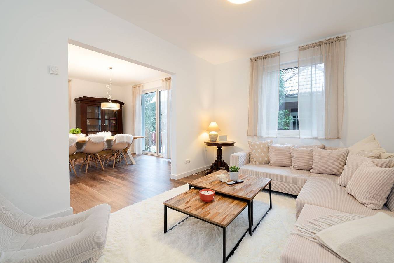 Ganze Wohnung, Geschmackvolle Ferienwohnung mit beheiztem Salzwasser-Pool, Terrasse und Sauna in Ratekau, Ostholstein