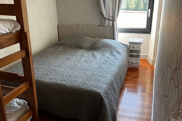 Location de vacances pour 20 personnes, avec jardin à La Réorthe - 2