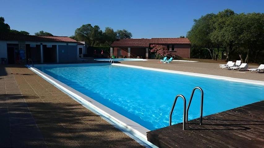 Location de vacances pour 2 personnes, avec jardin ainsi que piscine et terrasse, animaux acceptés à Orgnac-l'Aven - 2