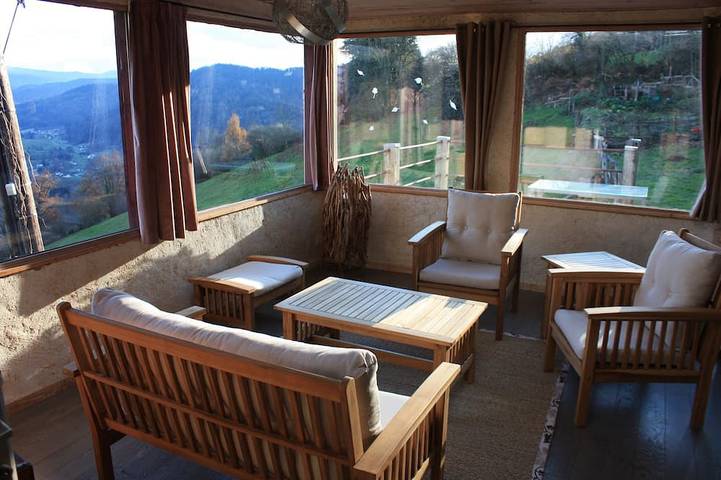 Maison de vacances pour 6 personnes, avec terrasse ainsi que jacuzzi et jardin