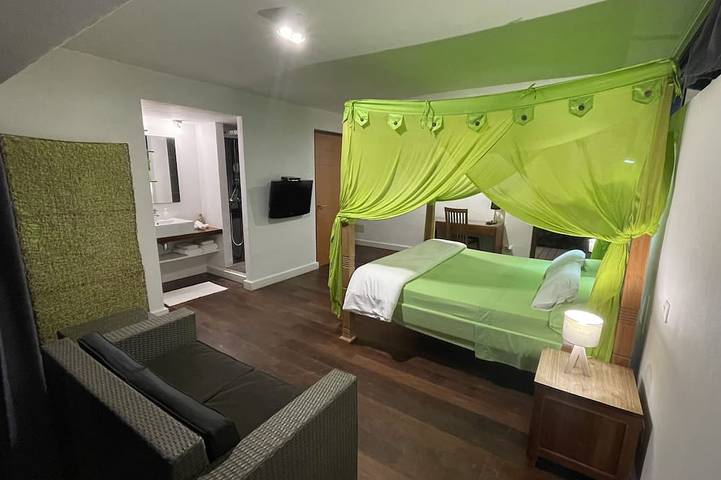 Angebot Luxusvilla 450 m², beheizter Pool 29 °, Wlan, 12 px in Lajares, La Oliva